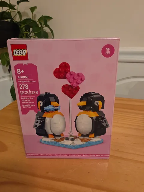  New LEGO Penguins in Love Limited Edition  