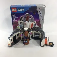 LEGO City 60439 Space Science Lab READ NO Minifigures & A Few Small Pieces