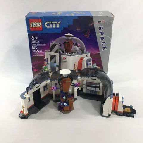 LEGO City 60439 Space Science Lab READ NO Minifigures & A Few Small Pieces