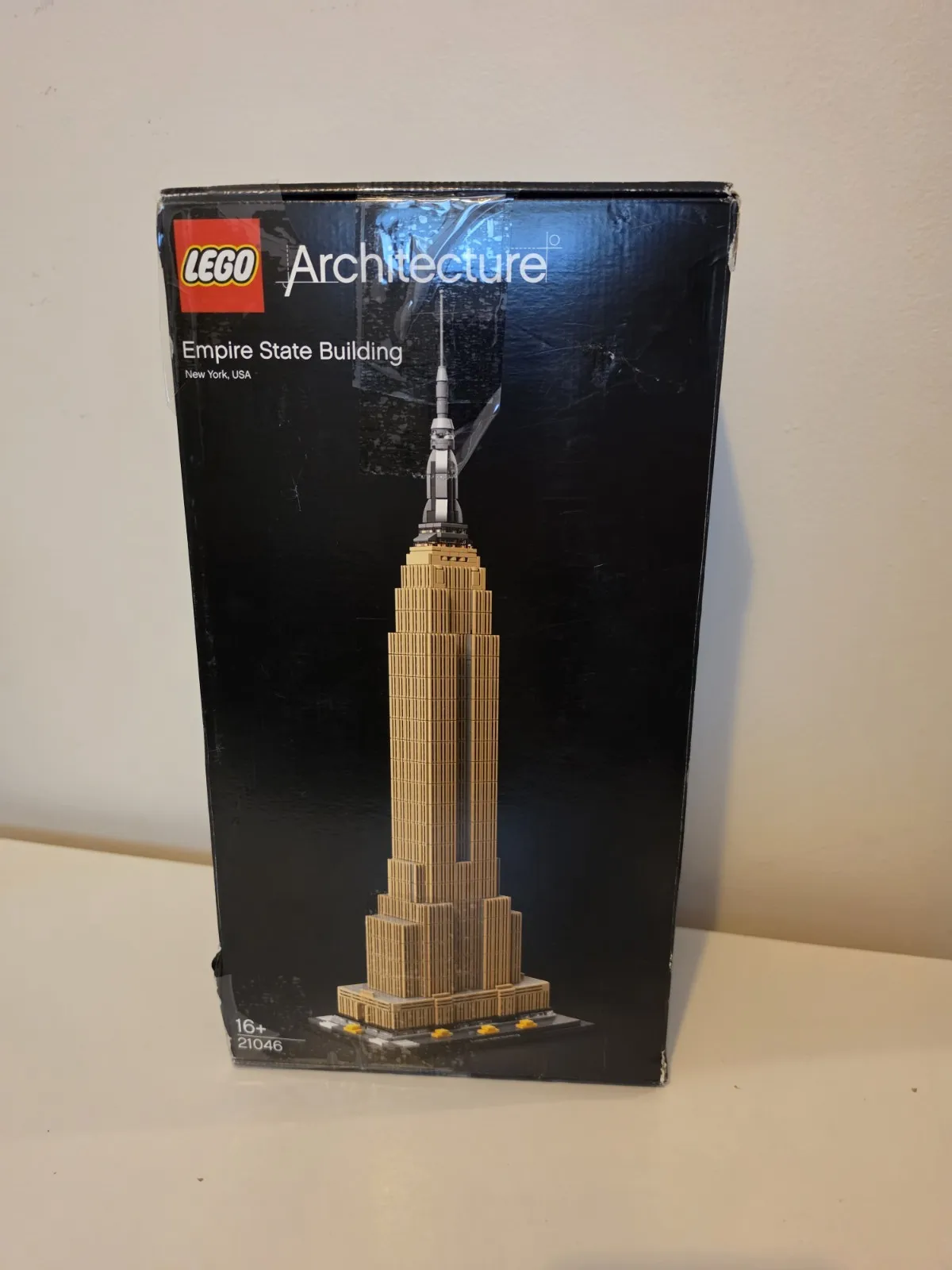 LEGO Architecture Empire State Building 21046 Complete Set 1767 Pieces Ages 16+