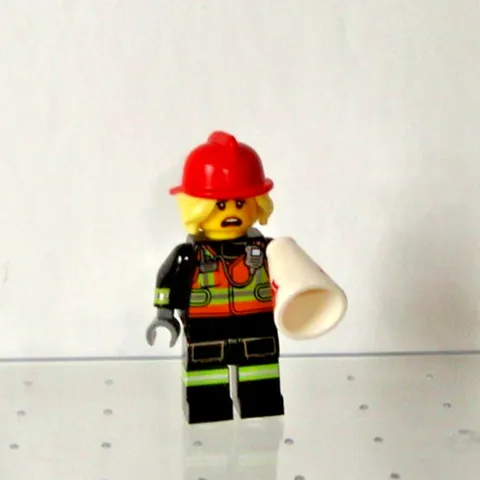 Lego Minifigure 71025 - Series 19 Fire Fighter - 2019