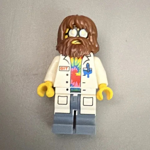 LEGO Ninjago Movie  Steve minifigure Brown Hair Beard Glasses Lab Coat Blue