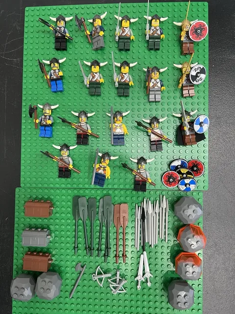 HUGE RARE LEGO Fantasy Era Viking 18 Minifigure Lot Weapons Accessories Included