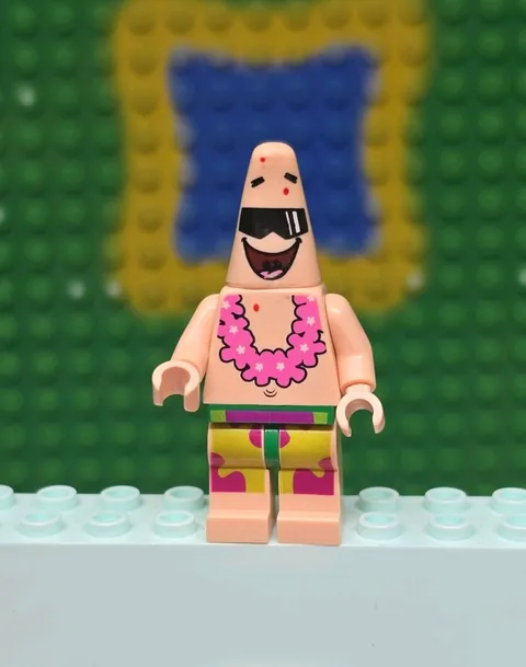 LEGO SpongeBob SquarePants Patrick Minifigure with Pink Lei Set BOB037