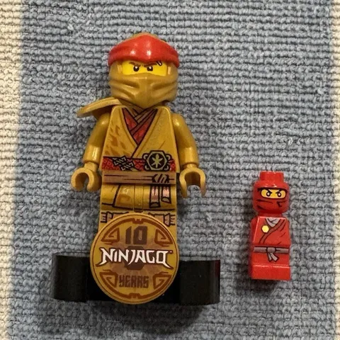 NINJAGO Kai Gold 10 Year Anniversary Minifigure With Rare 2011 Kai Microfigure