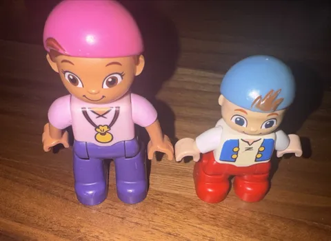 Lego Duplo Figure Izzy & Cubby  (Jake & the Neverland Pirates)