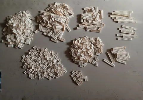 LEGO BULK LOT 690 WHITE FLAT PLATES  2X2 2X3 2X4 2X6 2X8 2X10 2X12
