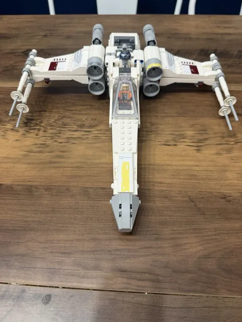 LEGO Star Wars: Luke Skywalker's X-Wing Fighter (75301) (NOT SURE IF 100%)