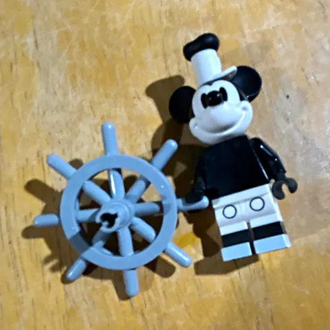 LEGO Mickey Mouse Minifigure Black & White Outfit w/ Gray Ship Wheel Steamboat