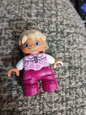 Lego Duplo Blonde Toddler Girl Daughter Pink Flowers Shirt Figure M