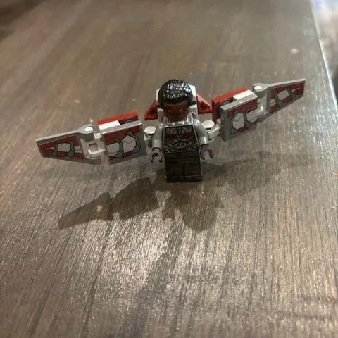 LEGO Falcon Mini-figure 76104 Marvel Redwing Sam Wilson  (MFB47)