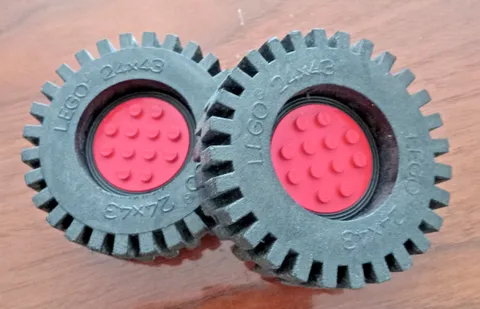 Lego Expert Builder "Technic" 24x43 Rubber Wheels - Vintage 1977-Lot Of  2