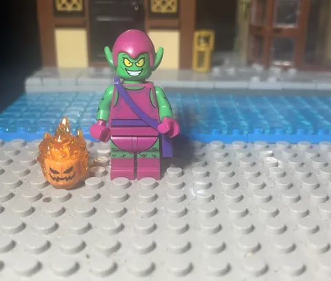 LEGO Minifigure Green Goblin w/ Pumpkin Bomb, Orange Flame. Great condition