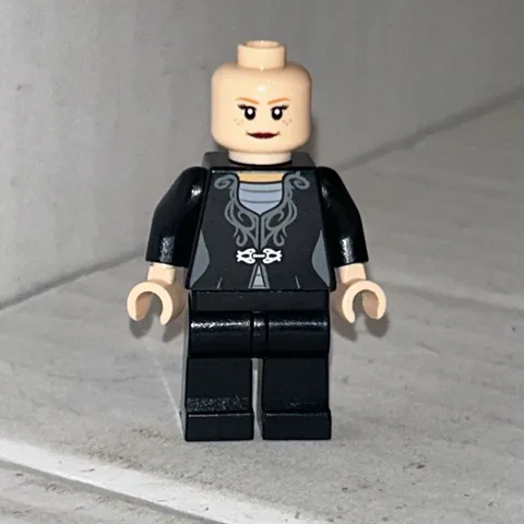 Lego Minifigure Harry Potter Narcissa Malfoy hp126 From 2011 Forest Incomplete