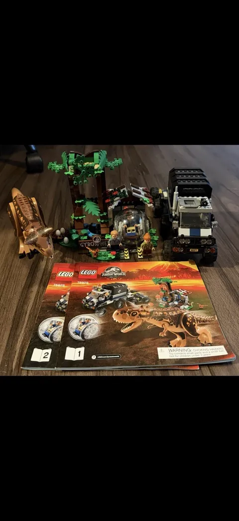LEGO Jurassic World: Carnotaurus Gyrosphere Escape (75929)