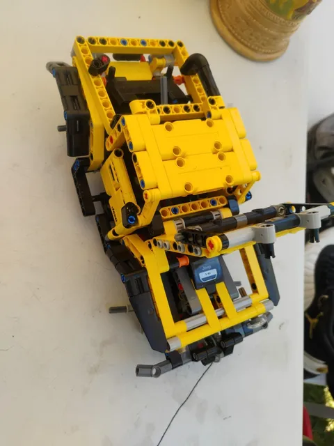 LEGO Technic Jeep Vehicle Build Yellow/Black Assembled Plastic Model Vehicle