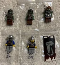 Lego - 5 Mini-Figures & Flag For Castle  Set 7037 "Tower Raid"