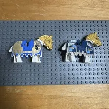 Lego Horse Barding 2490pb05 & 2490pb06 + horses Great condition, NO broken clips