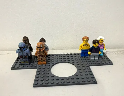 LEGO Minifigure Lot of 6 Assorted Star Wars & City (baseplate not included)