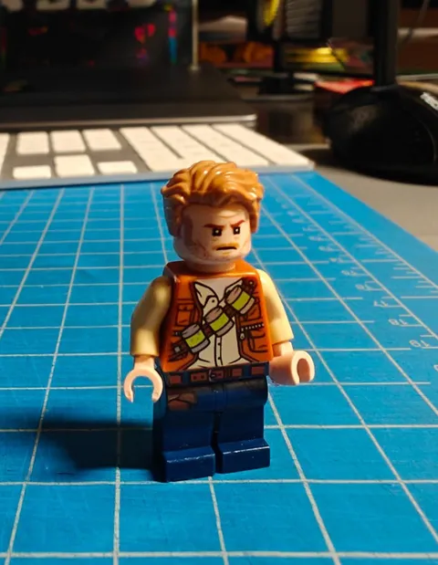 LEGO Jurassic World Owen Grady Lime Canisters Minifigure jw066