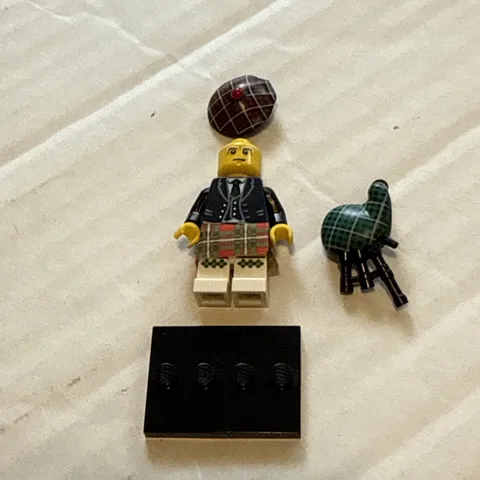 Lego Bagpiper Minifigure Collectible Series 7 8831 Complete