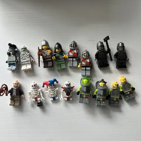 LEGO Castle Kingdoms Lion Knights Ninjago Atlantis Divers 16 mini fig lot Rare 