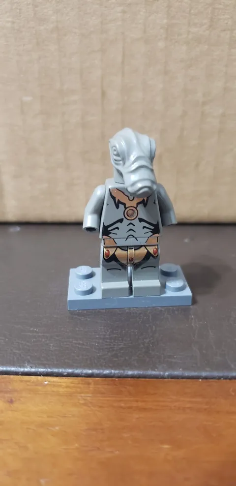 LEGO STAR WARS MINIFIGURE Geonosian - Dark Gray Without Wings sw0062 CRACKS