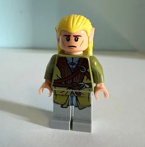 LEGO The Lord of the Rings Legolas Minifigure cracks in both arms 71219