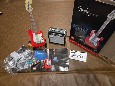 LEGO Ideas: Fender Stratocaster (21329) RETIRED_ All pieces w/ Box and Manual