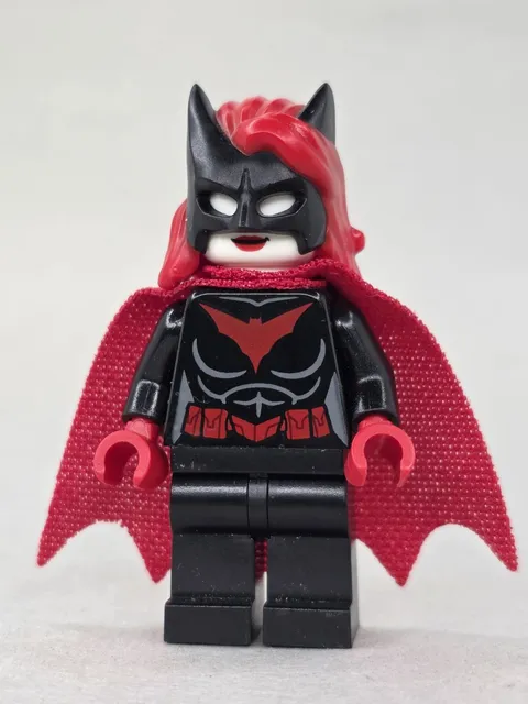 LEGO DC SUPER HEROES BATWOMAN Minifigure Red Cape Hair sh0522 3d