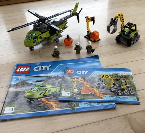 Lego City 60123 Volcano Supply Helicopter