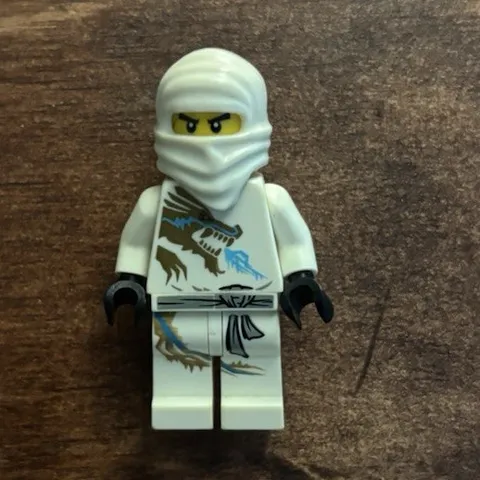 LEGO Ninjago DX Zane Minifigure - Includes Golden Weapons