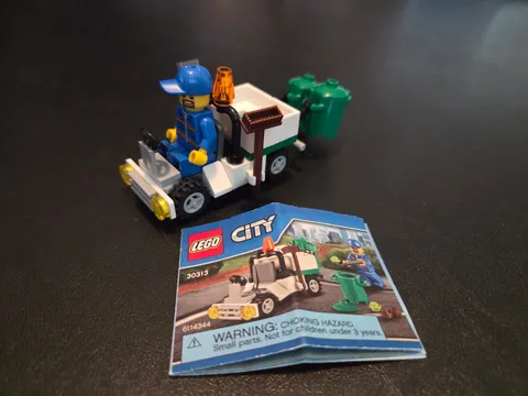 LEGO CITY: Garbage Truck (30313) - Complete
