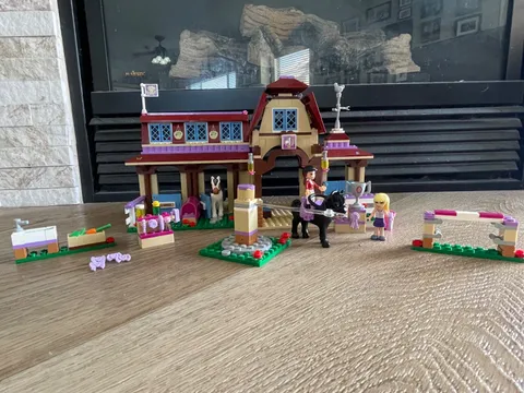 LEGO FRIENDS: Heartlake Riding Club (41126)