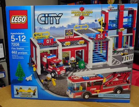 LEGO CITY: Fire Station 7208 New Sealed Retired Set W Firetruck Figures Station