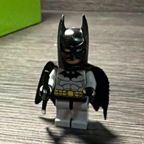 LEGO Original Rare Batman with Batarang and Cape! (Retired) Minifigure 