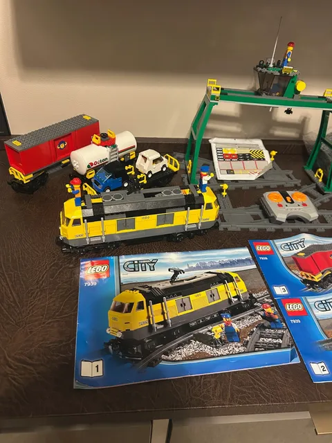 LEGO City 7939 RC Cargo Train w/ manuals complete set; only missing truck