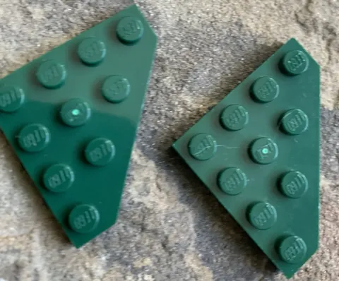 LEGO Dark Green Wedge Plate 4 x 4 Corner (30503)