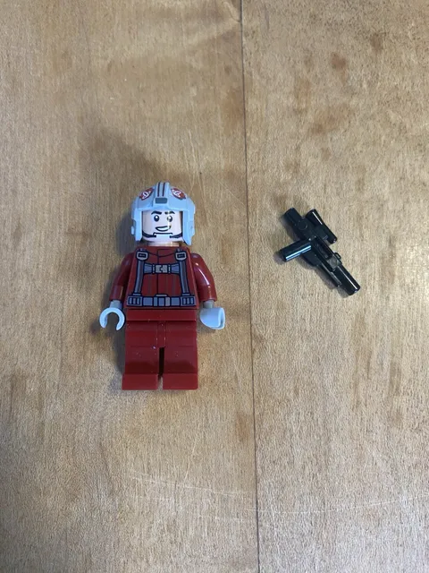 Lego Star Wars T-16 Skyhopper Pilot - Light Bluish Gray Helmet Minifigure