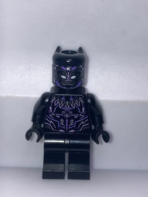 LEGO Marvel Super Heroes Black Panther Minifigure with Claw Necklace