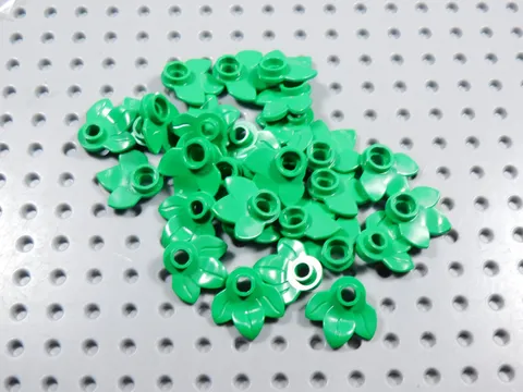 LEGO Lot of 30 Bright Green Plant Plates w/ 3 Leaves Minifig BN