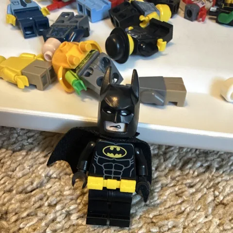 LEGO Batman Minifigure Black Suit w/ Black Cloth Cape, Plastic, Age 6+