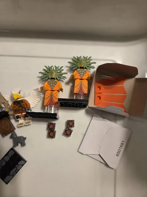 LEGO Aarakocra Ranger Dungeons & Dragons Minifigure 71047 w/ accessories 5 figs 