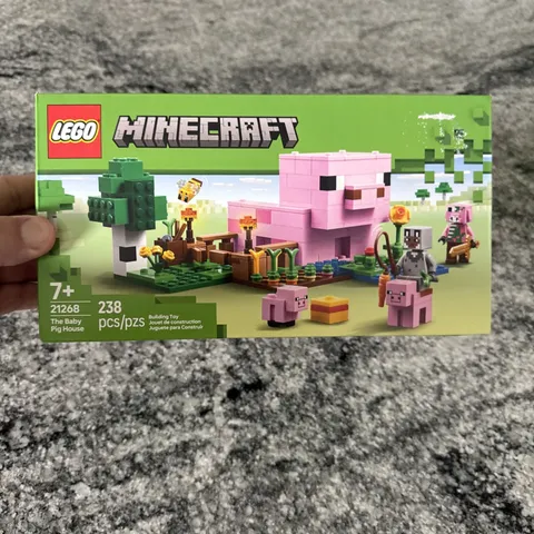 LEGO Minecraft The Baby Pig House Toy Figures and Playset - Building NEW