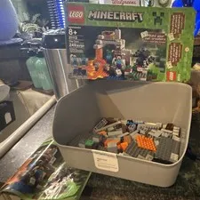 LEGO Minecraft 21113 The Cave Set 249 Pieces INCOMPLETE set w Steve minifigure