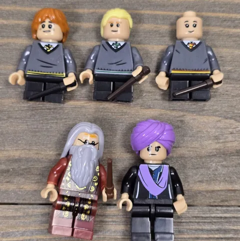 LEGO Minifigures - Lego 75954 Harry Potter Great Hall - 5 Total- 1 Missing Hair