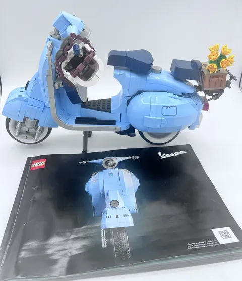 LEGO 10298 Vespa 125 - 100% COMPLETE - With Instructions