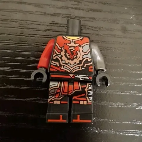 Lego Ninjago young Krux torso and legs 2017
