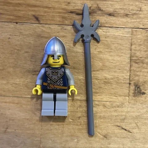 Lego Fantasy Era Crown Knight Scale Mail with Crown Minifigure 7092 7097