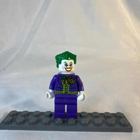 Lego Mini Figure Joker from Batman set 6857  /L24